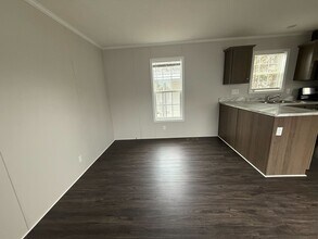 7 First St. Unit 7 in Dearborn Heights, MI - Foto de edificio - Building Photo