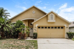 1324 Crimson Clover Ln in Zephyrhills, FL - Building Photo