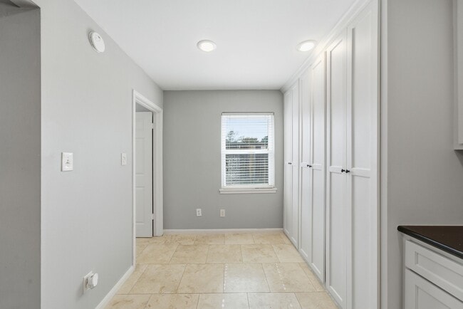 property at 2502 Hollow Hook Rd