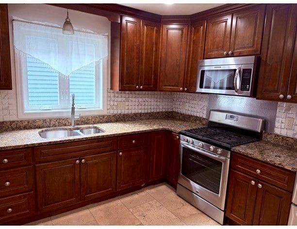 property at 7 Boyd St
