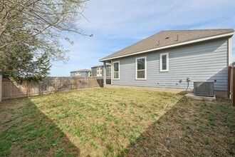 8760 Wellspring Loop in Round Rock, TX - Building Photo - Building Photo