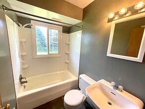 2713 S 74th St in Omaha, NE - Building Photo - Building Photo