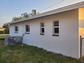 615 Monterey Ave in Cape Coral, FL - Building Photo - Building Photo