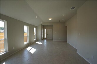 131 Trailstone Dr in Bastrop, TX - Building Photo - Building Photo