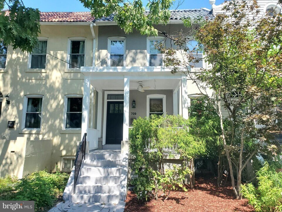 709 Shepherd St NW in Washington, DC - Building Photo