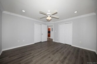 463 Lake Pointe Dr in Middle Island, NY - Building Photo - Building Photo