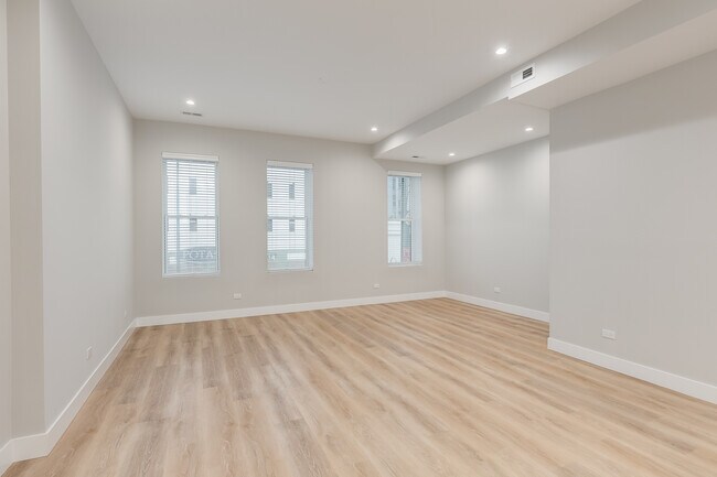 864 N State St in Chicago, IL - Building Photo - Building Photo