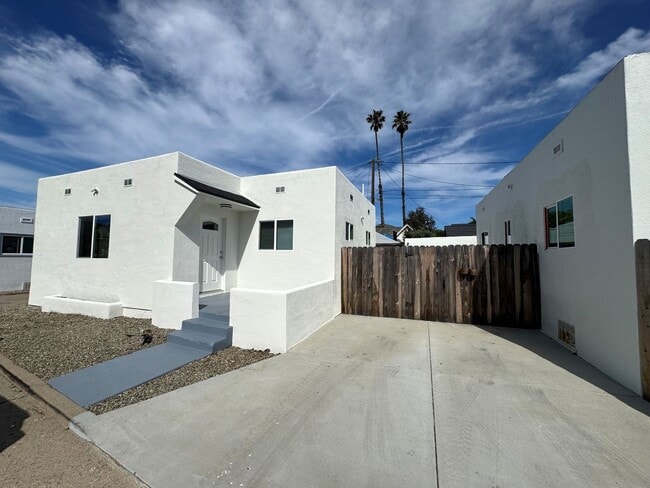 453-457 Hurst Ave in Ventura, CA - Building Photo - Building Photo