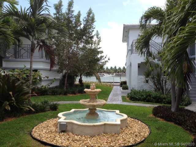 946 Bay Dr-Unit -12 in Miami Beach, FL - Building Photo - Building Photo