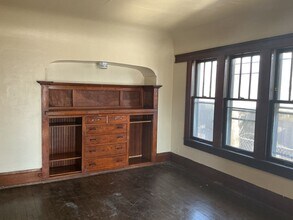 3716-3718-3718 W Roberts St in Milwaukee, WI - Building Photo - Building Photo