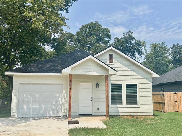 1031 W Coffin St in Denison, TX - Building Photo