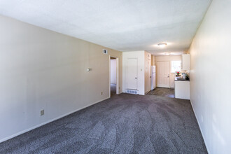 Rangepark Apartments in Memphis, TN - Building Photo - Interior Photo