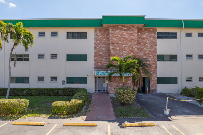 Seventeenth Green in Hallandale Beach, FL - Building Photo - Building Photo