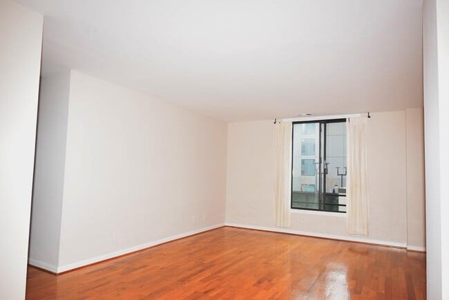 1421 Peachtree St NE in Atlanta, GA - Foto de edificio - Building Photo