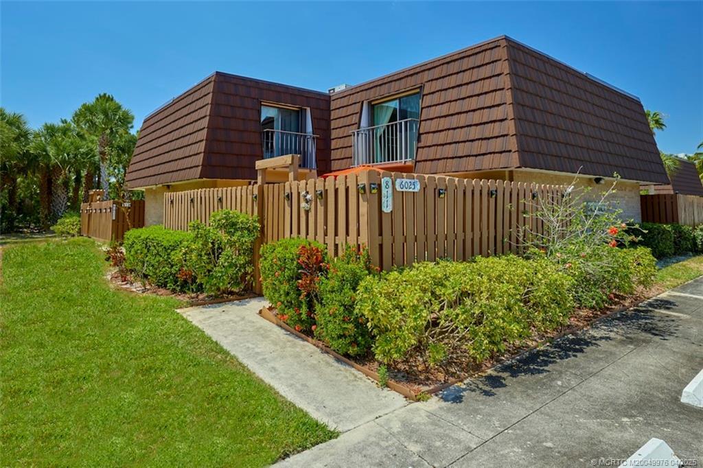 6025 SE Riverboat Dr in Stuart, FL - Building Photo