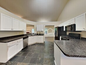 2710 Meadow Gate Way in Loganville, GA - Foto de edificio - Building Photo