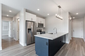 Des Plaines Tower in Des Plaines, IL - Building Photo - Interior Photo