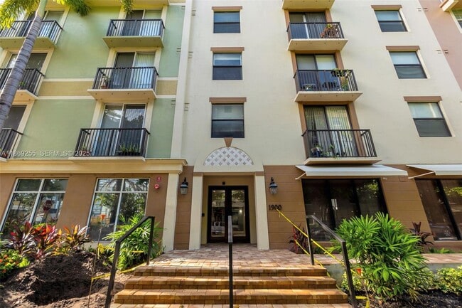 1900 Van Buren St in Hollywood, FL - Building Photo - Building Photo