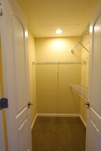 2260 Gellert Blvd in South San Francisco, CA - Foto de edificio - Building Photo