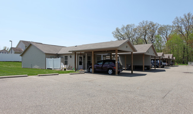 Redwing Senior Apartments in Canal Fulton, OH - Building Photo - Building Photo