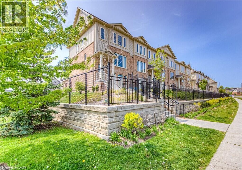 120 Watson Pkwy N in Guelph, ON - Building Photo