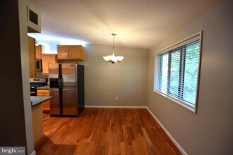 10404 Rockville Pike in North Bethesda, MD - Building Photo - Building Photo