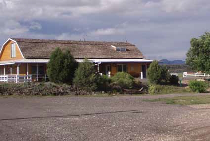 594 N Hwy 89 in Hatch, UT - Foto de edificio - Building Photo