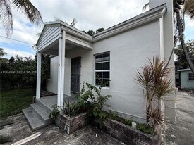 18 NE 70th St in Miami, FL - Building Photo