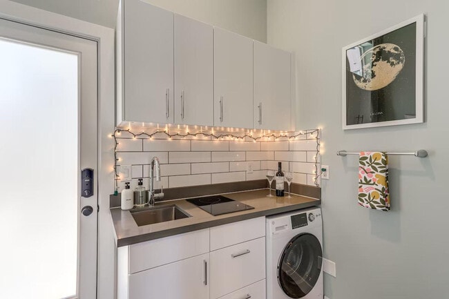 3821 34th Ave W in Seattle, WA - Building Photo - Building Photo