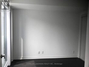 100 Harbour St in Toronto, ON - Building Photo - Building Photo