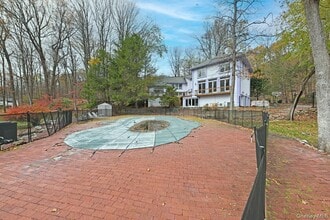 27 Sky Meadow Rd in Suffern, NY - Building Photo - Building Photo