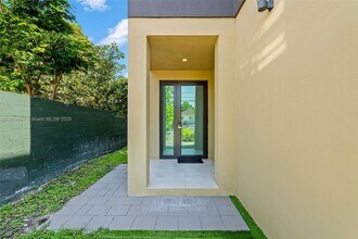 3619 SW 27th St in Miami, FL - Building Photo - Building Photo