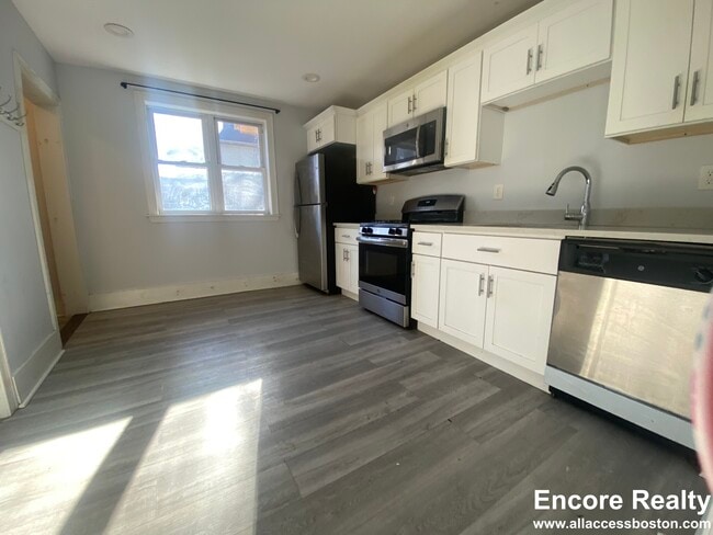 23 Pratt St, Unit 1 in Boston, MA - Building Photo - Building Photo