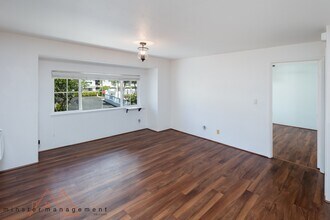 7080 Hawaii Kai Dr in Honolulu, HI - Foto de edificio - Building Photo