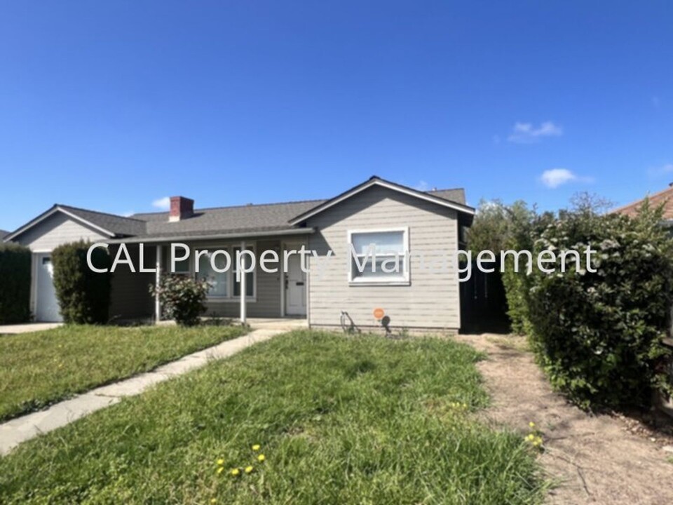 305 Elwood St in Salinas, CA - Building Photo