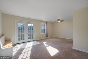 9 Park Square Dr in Indian Head, MD - Building Photo