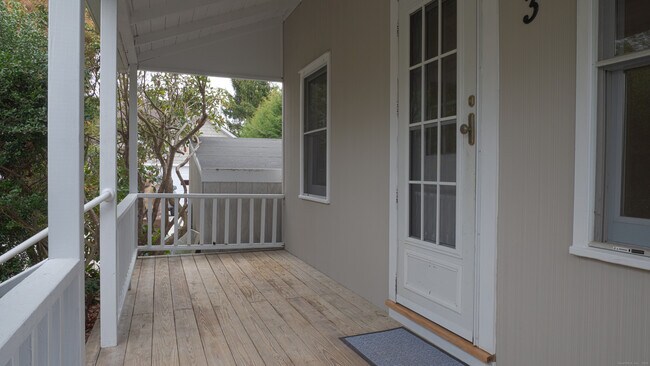 3 Howard Ave in Branford, CT - Building Photo - Building Photo