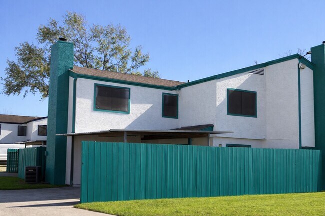 Inwood Village Townhomes in Houston, TX - Building Photo - Building Photo