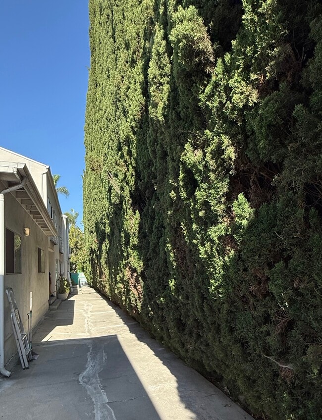 751 N Sycamore Ave, Unit 751