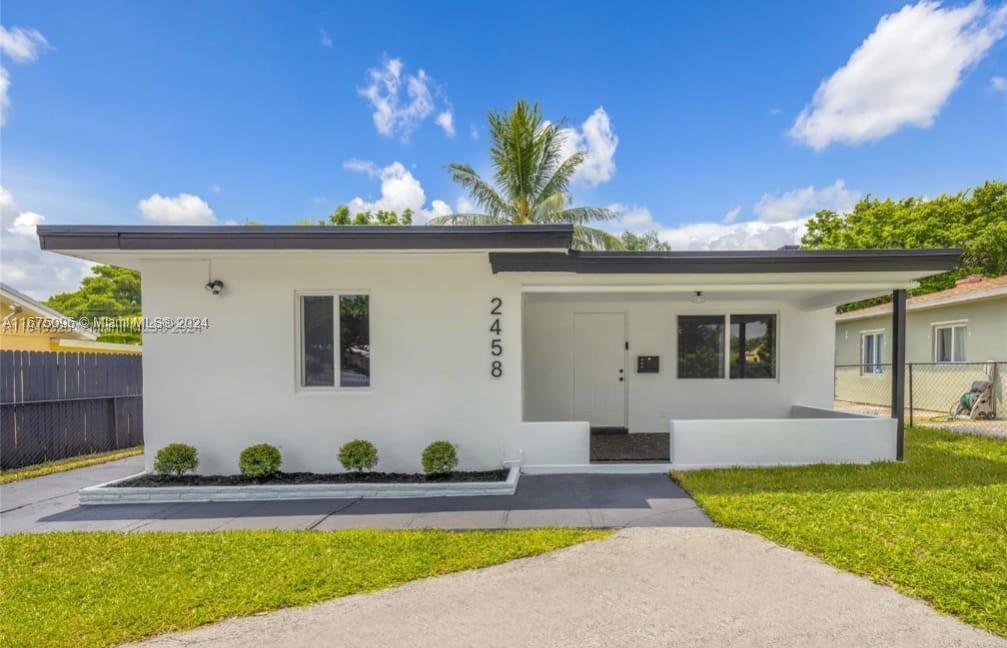 2458 Rodman St in Hollywood, FL - Building Photo