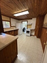 750 SE Flint St in Roseburg, OR - Building Photo - Building Photo