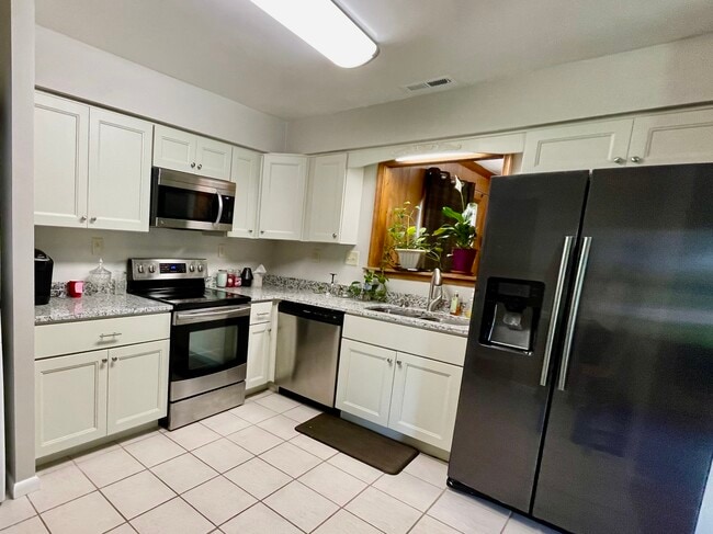733 Mayfield Ave in Norfolk, VA - Building Photo - Building Photo