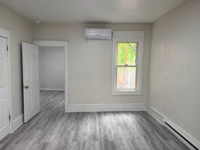 1020 W Market St, Unit Apt 1 in Pottsville, PA - Foto de edificio - Building Photo