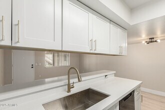 8838 North 8th St in Phoenix, AZ - Building Photo - Building Photo