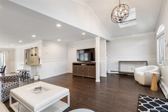 6 Charles Pl in Bayville, NY - Building Photo - Building Photo