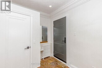 80 Albani St in Toronto, ON - Building Photo - Building Photo