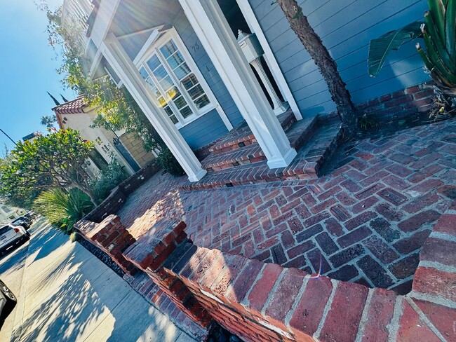 73 Angelo Walk in Long Beach, CA - Building Photo - Building Photo