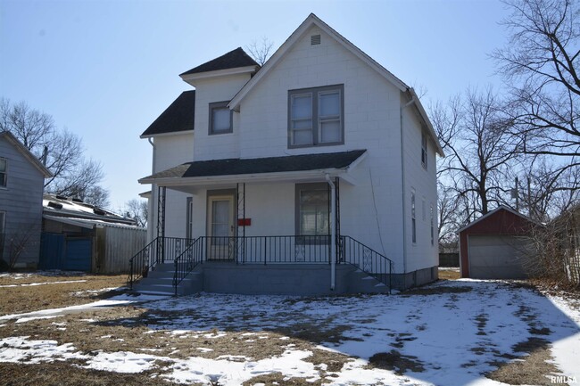 522 W Hail St in Bushnell, IL - Building Photo - Building Photo
