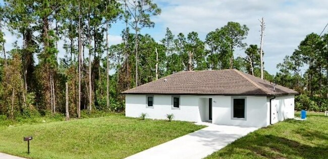 619 Summit Ave S in Lehigh Acres, FL - Building Photo - Building Photo