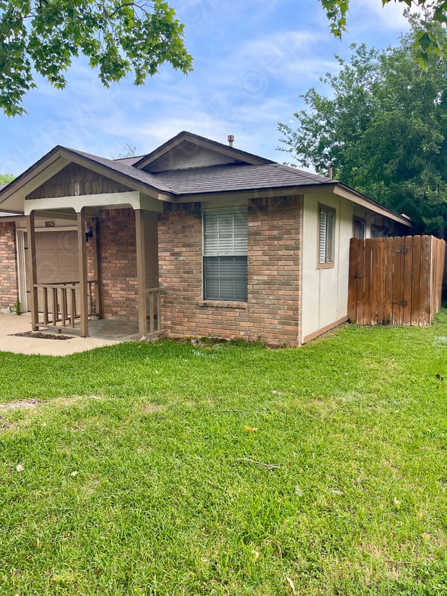 9827-9825 Ardash Ln in San Antonio, TX - Building Photo - Building Photo